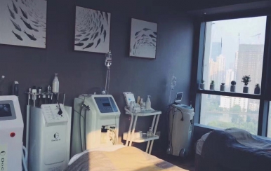 武漢打工妹創(chuàng)業(yè)開美容院，沒上美團(tuán)，三個(gè)月盈利回本。